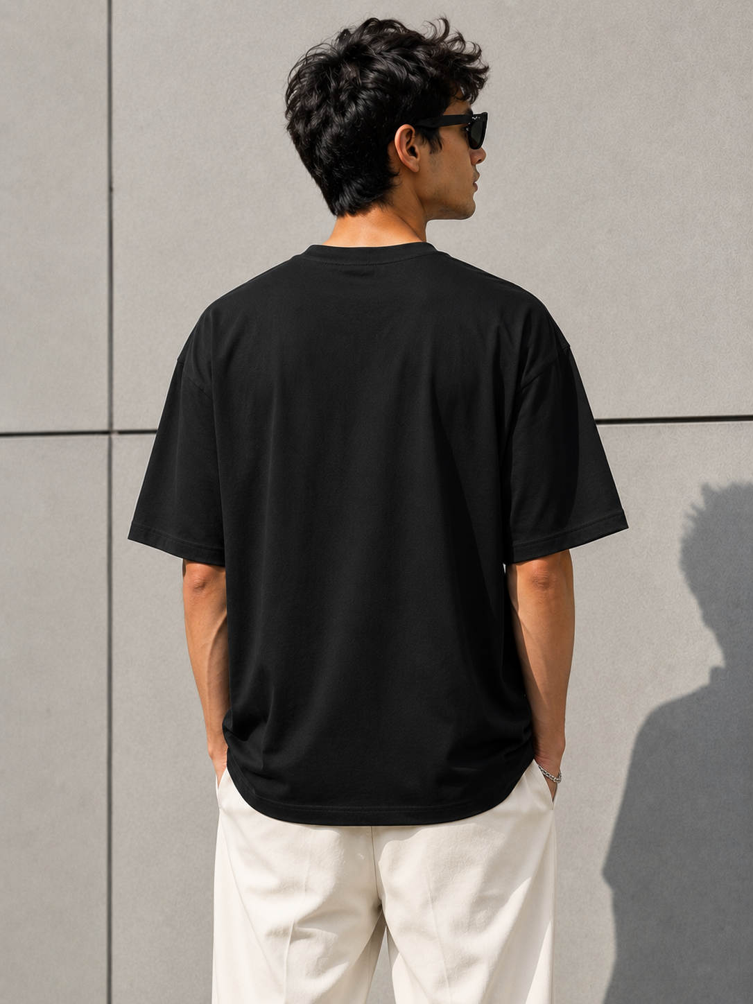 Black oversized t-shirt men back view Blake Essence