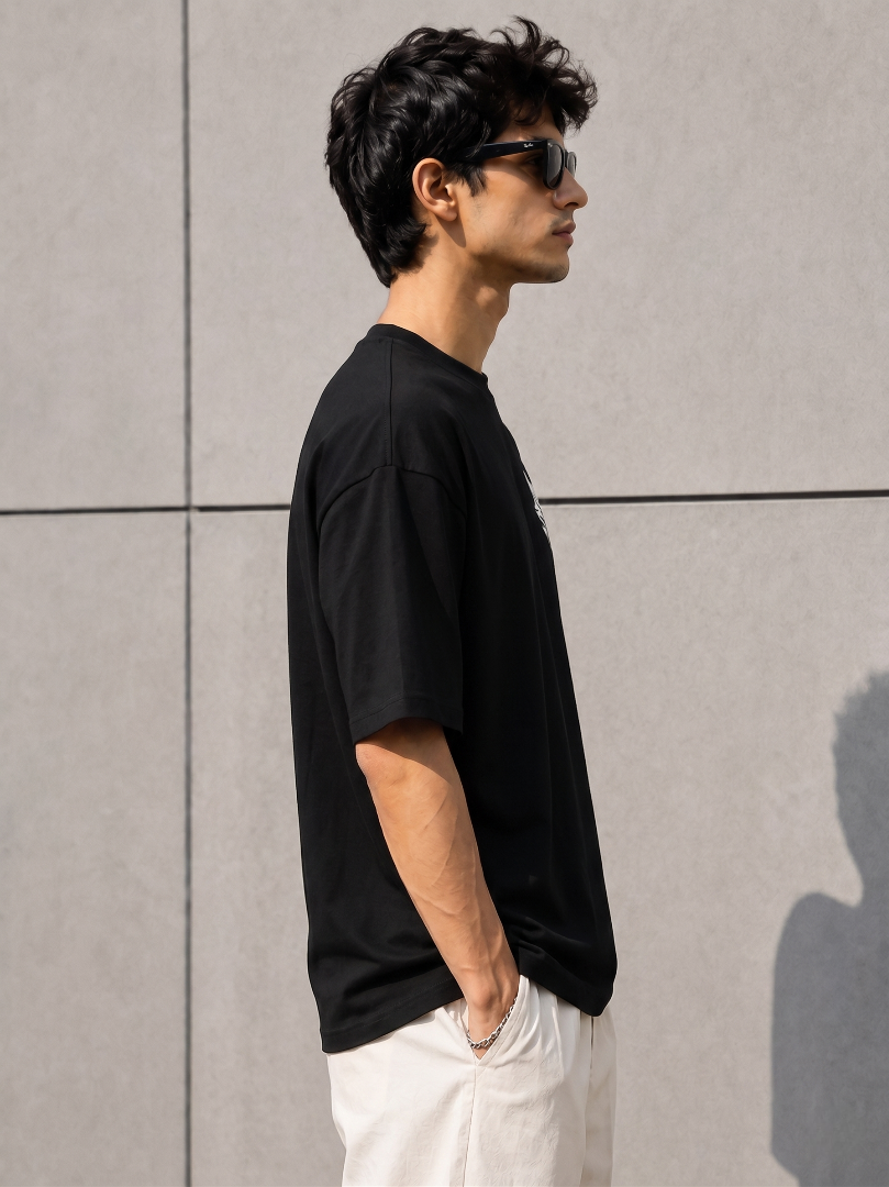 Black oversized t-shirt men right side view Blake Essence